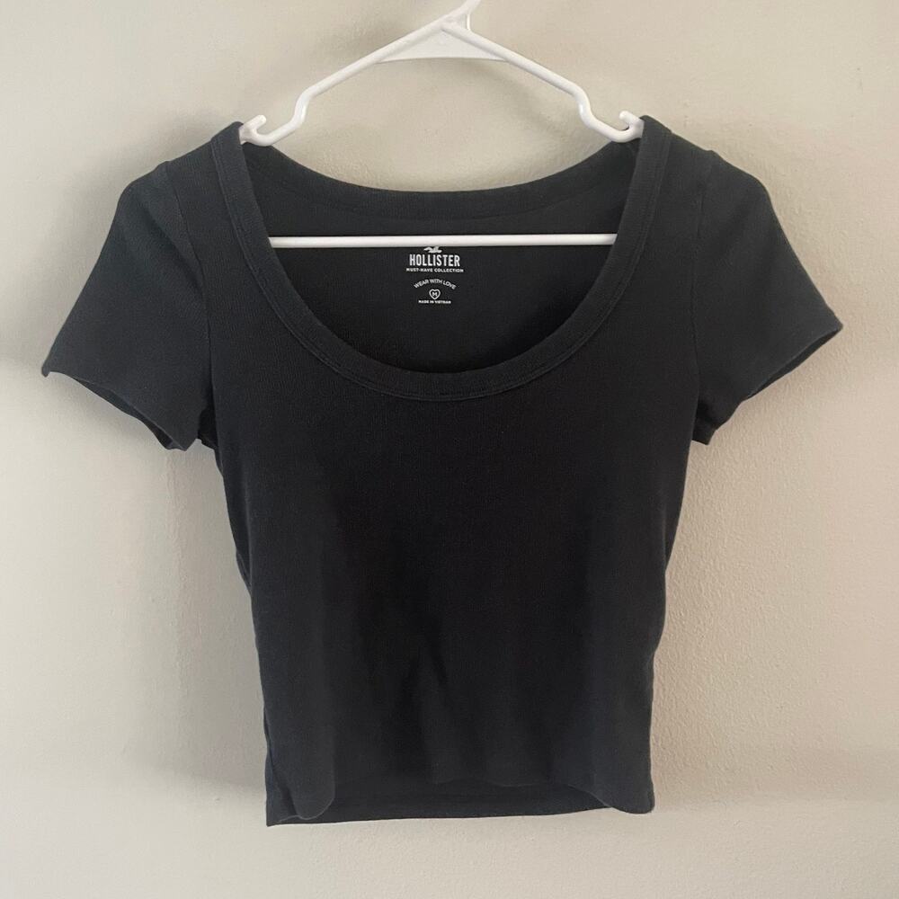 Hollister Ribbed Short Sleeve Crop Top Womens Medium Black Scoop Neck Tee